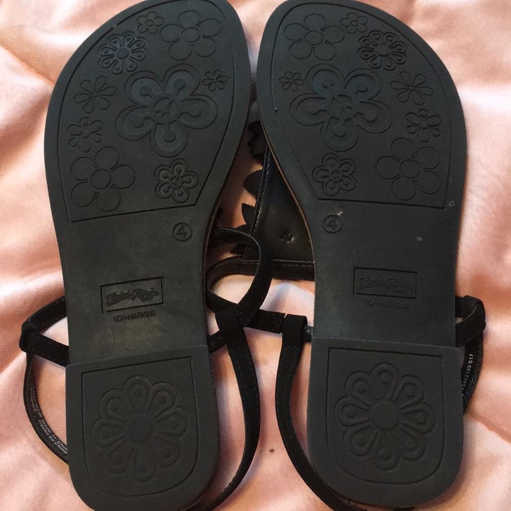 **Host pick** Girls sandals - Picture 3 of 3